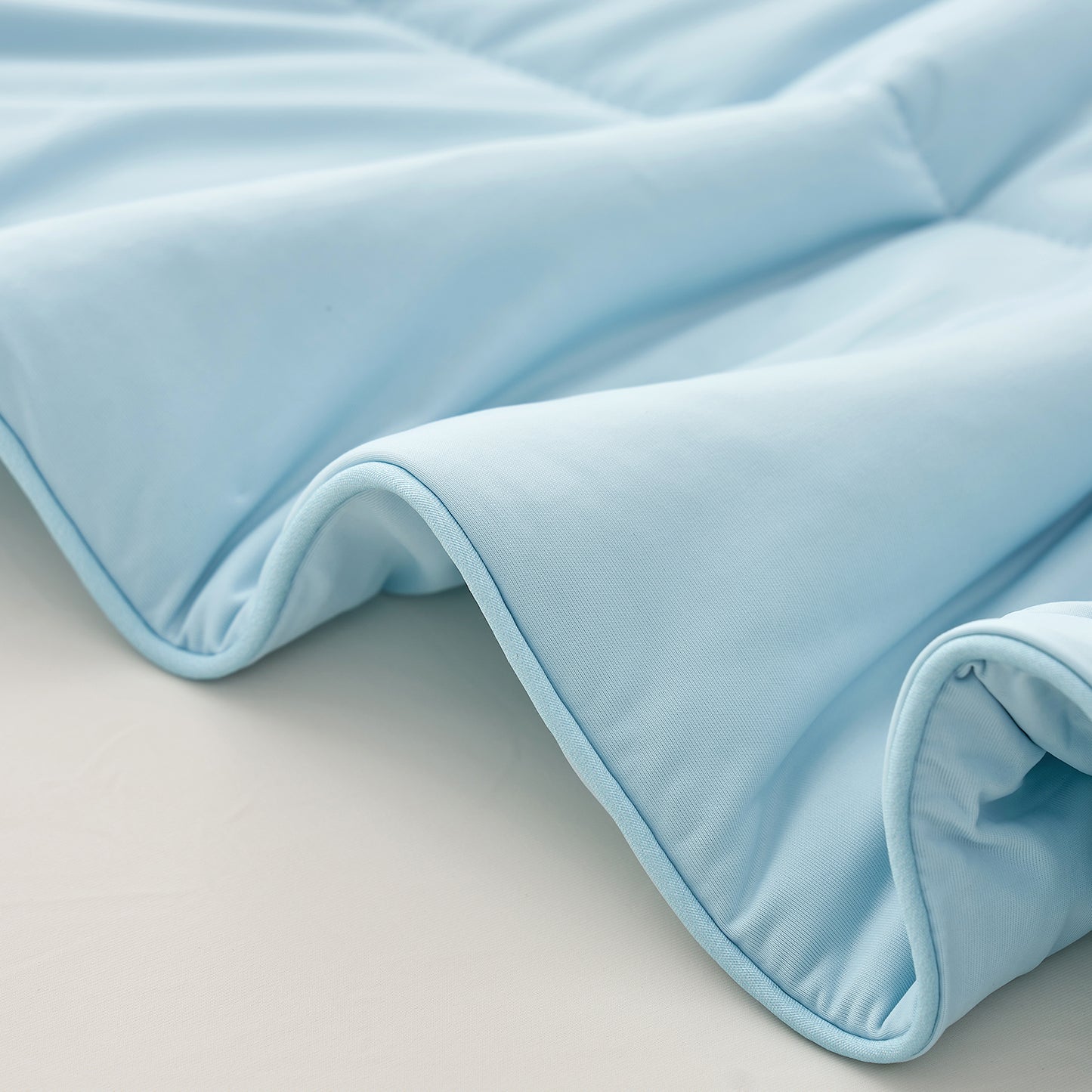 Outlast® Aerocool™ Deep Sleep Cooling Comforter