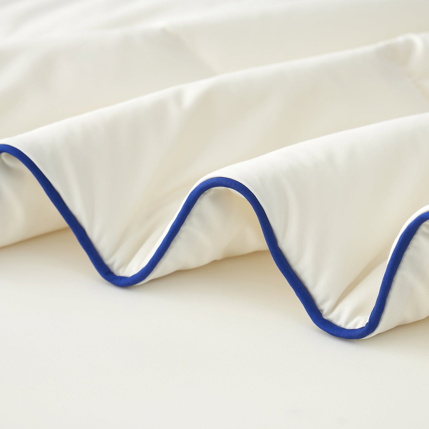 Outlast® Aerocool™ Deep Sleep Temperature-Regulating Comforter