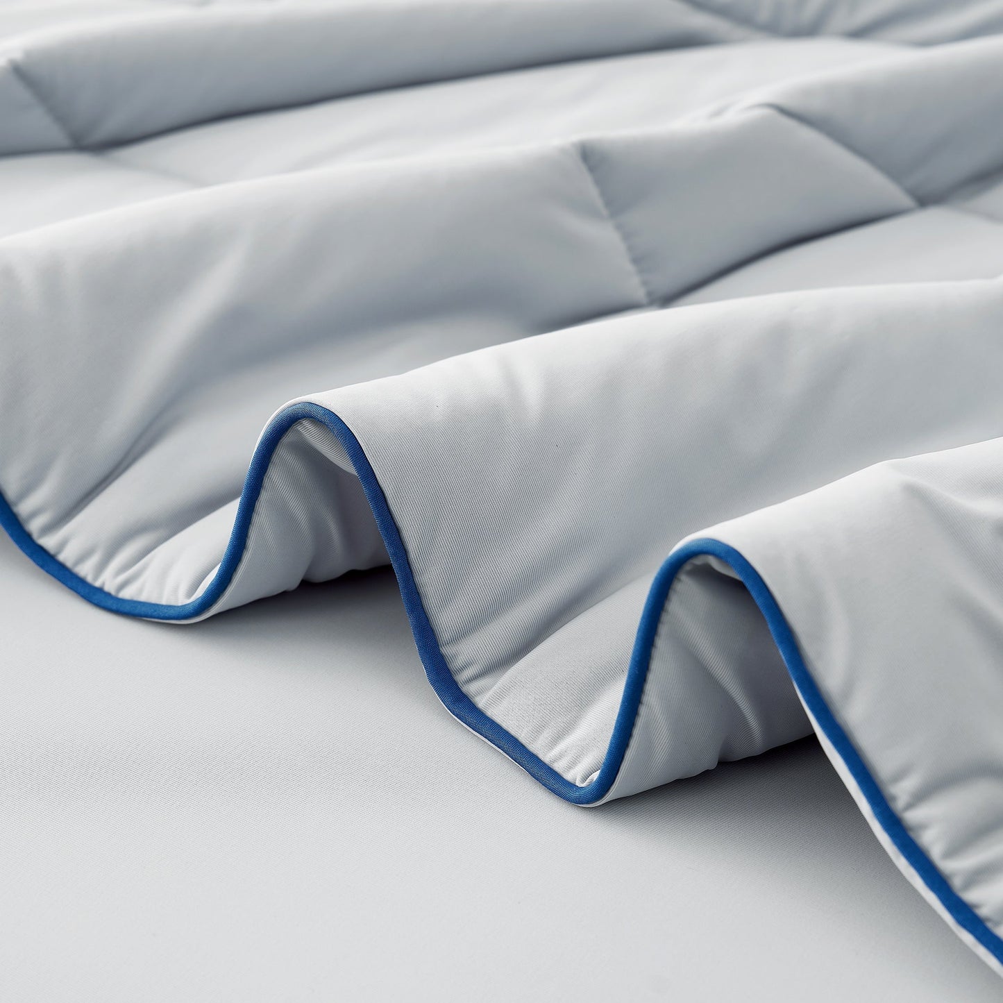 Outlast® Aerocool™ Deep Sleep Temperature-Regulating Comforter