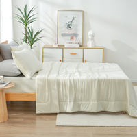 Dream Valley® Outlast® Deep Sleep Cooling Comforter