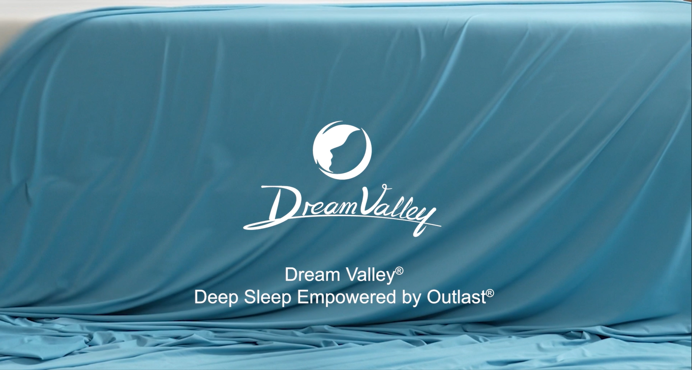 Load video: Dream Valley® Outlast® Deep Sleep Cooling Comforter